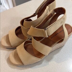 Lucky Brand Women's Tan Wedge Sandals